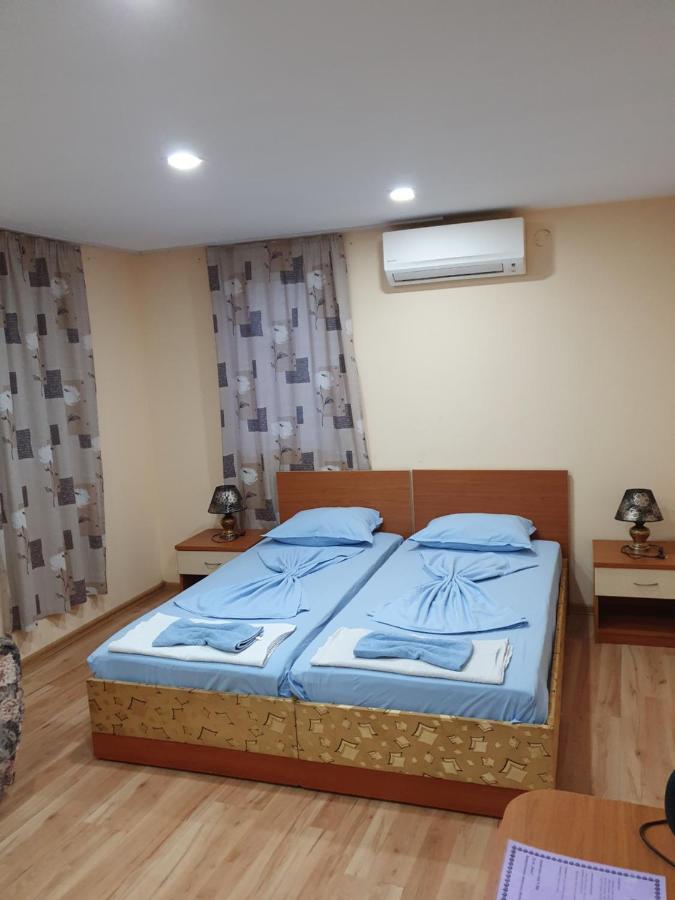 Cathedral Guesthouse Varna Exterior photo