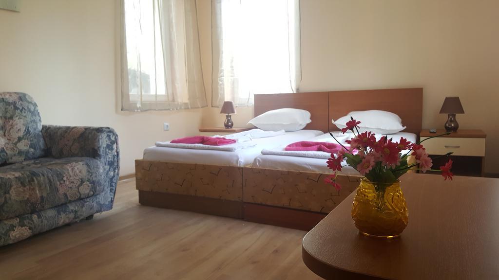 Cathedral Guesthouse Varna Exterior photo
