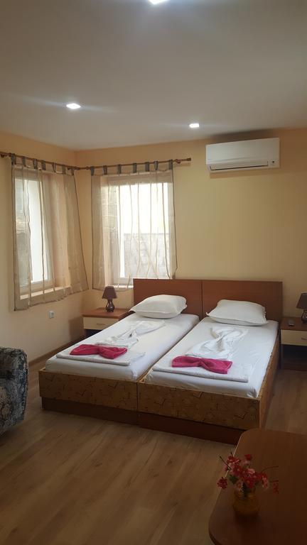 Cathedral Guesthouse Varna Exterior photo